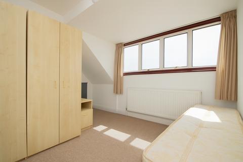 2 bedroom flat to rent, The Drive, Golders Green, NW11