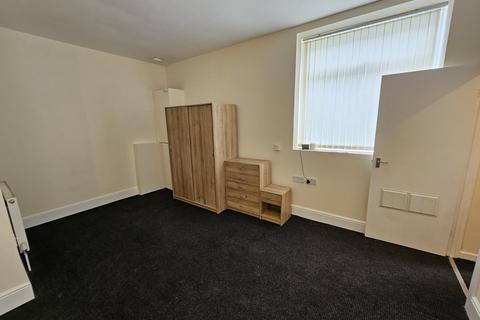 Studio to rent, Rice Lane, Liverpool, Merseyside, L9