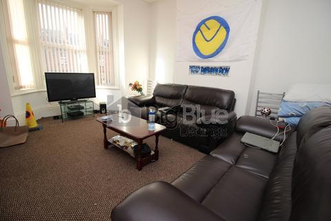 6 bedroom terraced house to rent, 4 Ebor Mount, Hyde Park, Leeds LS6