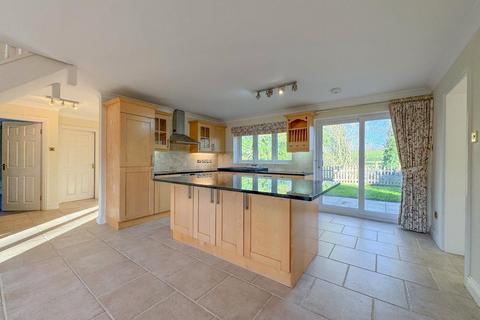 4 bedroom detached house to rent, Newmarket Road, Cheveley, Newmarket, Suffolk, CB8