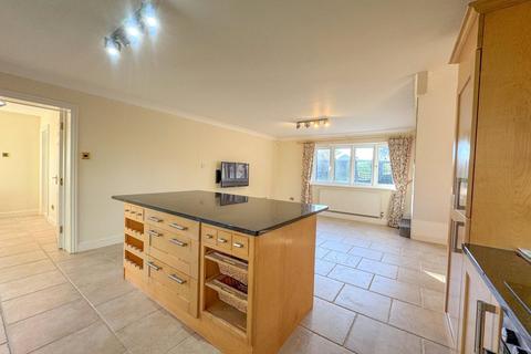 4 bedroom detached house to rent, Newmarket Road, Cheveley, Newmarket, Suffolk, CB8