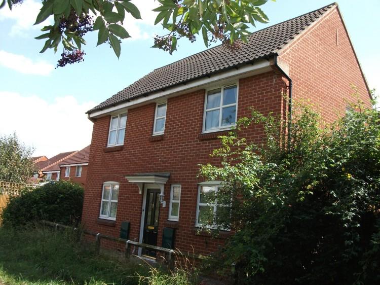 Youens Drive, Thame 3 bed semidetached house £1,295 pcm (£299 pw)