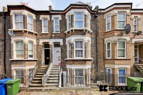 4 bedroom terraced house to rent, SE17
