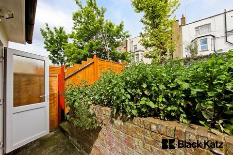 4 bedroom terraced house to rent, SE17