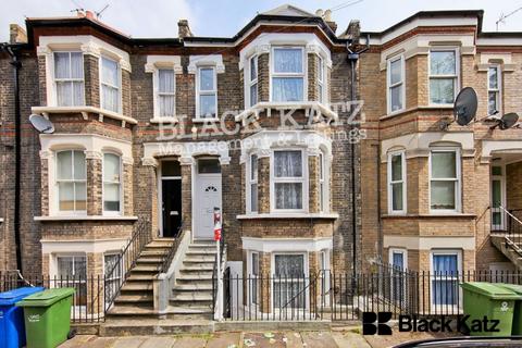 4 bedroom terraced house to rent, SE17