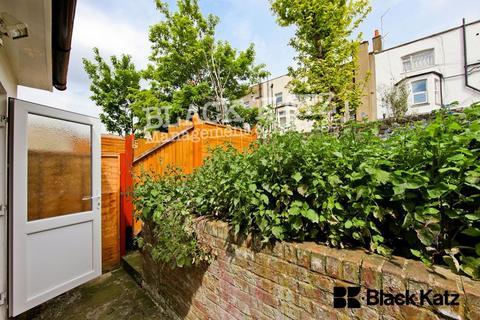 4 bedroom terraced house to rent, SE17