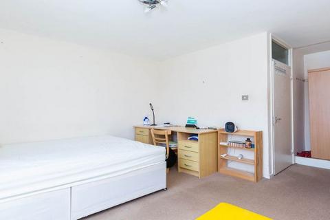 3 bedroom flat to rent, NW8