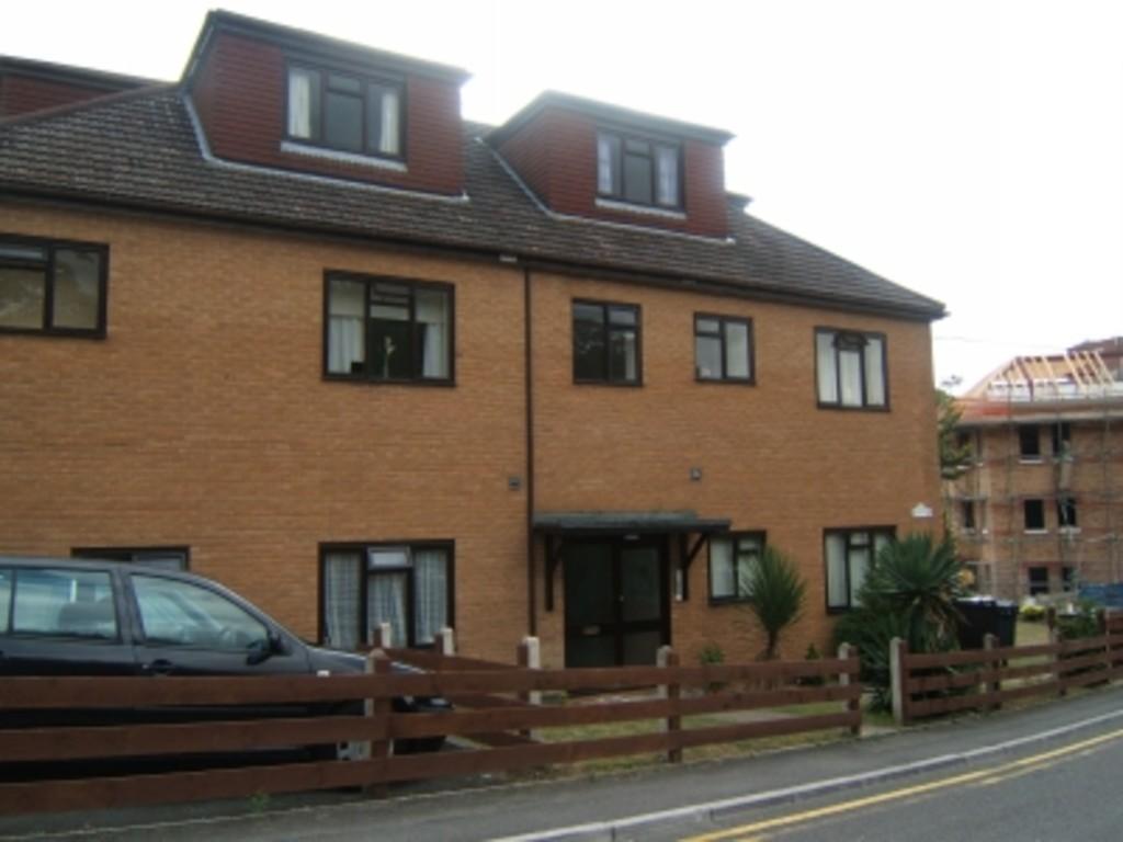 Lorne Park Lodge, 22 Lorne Park Road, Bournemouth 1 bed flat £825 pcm (£190 pw)