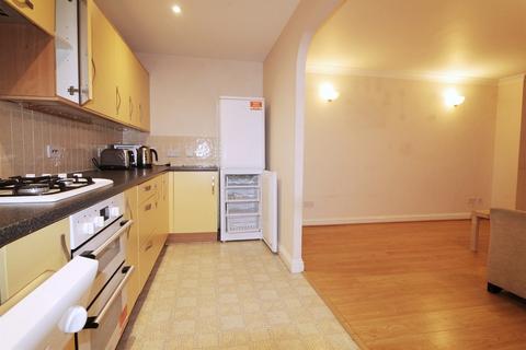 2 bedroom apartment to rent, Farringdon Court, Erleigh Road, Reading, RG1