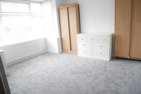 1 bedroom ground floor maisonette to rent, Hampermill Lane, Watford WD19