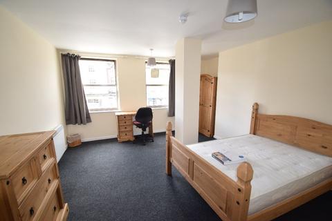 7 bedroom flat to rent - Delta House