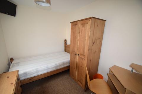4 bedroom apartment to rent - 31 Upper Bar