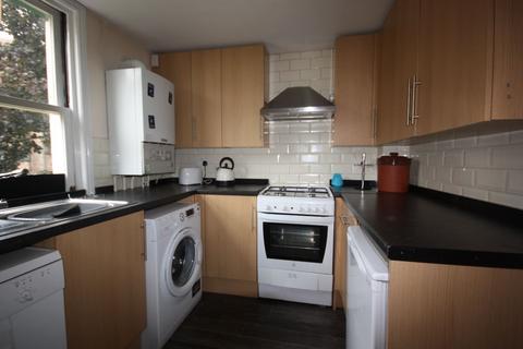 6 bedroom flat to rent - 78 High Street