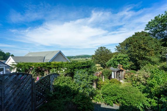 Plantation Avenue Arnside Cumbria La5 0hx 2 Bed Semi Detached