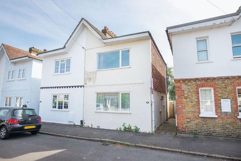 2 bedroom semi-detached house to rent, Primrose Road, Hersham