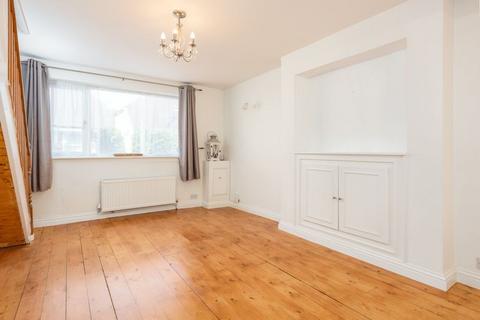 2 bedroom semi-detached house to rent, Primrose Road, Hersham