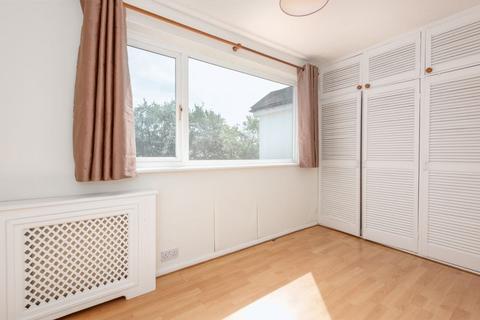 2 bedroom semi-detached house to rent, Primrose Road, Hersham