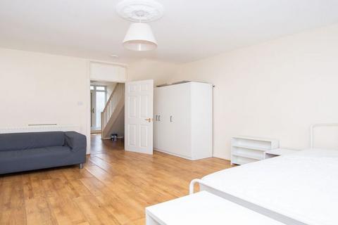 2 bedroom flat to rent, NW1