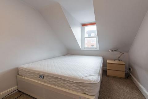2 bedroom flat to rent, NW3