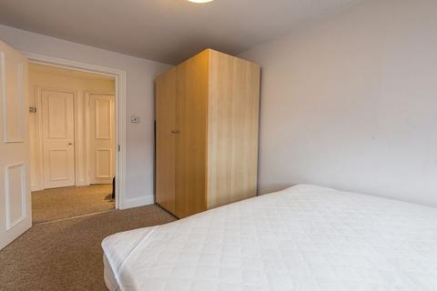 2 bedroom flat to rent, NW3