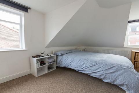 2 bedroom flat to rent, NW3