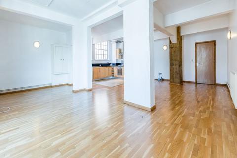 1 bedroom flat to rent, E2