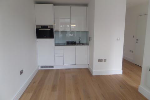 Studio to rent, High Street, Slough