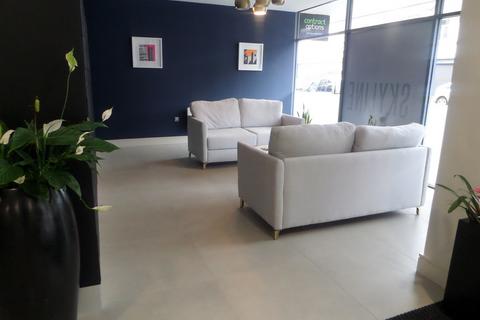 Studio to rent, High Street, Slough