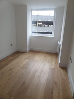 Studio to rent, High Street, Slough