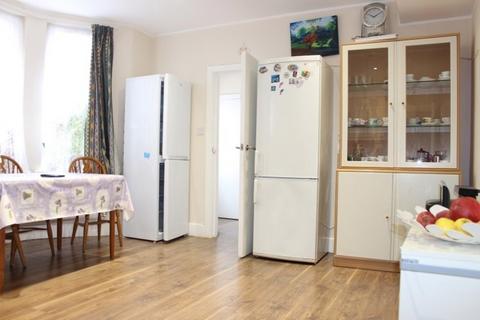 2 bedroom ground floor flat to rent, Claremont Road, Harrow