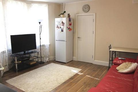 2 bedroom ground floor flat to rent, Claremont Road, Harrow