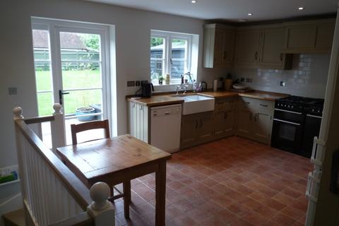4 bedroom detached house to rent, Maydencroft Lane, Gosmore, Hitchin