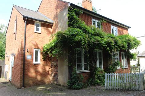 4 bedroom detached house to rent, Maydencroft Lane, Gosmore, Hitchin