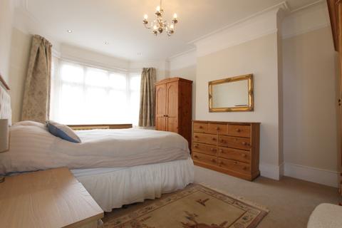2 bedroom flat to rent - Fox Lane, Palmers Green, London, N13