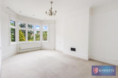 2 bedroom flat to rent, Fox Lane, Palmers Green, London, N13
