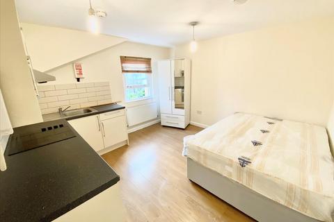 Flat to rent, Royal College Street, London, NW1