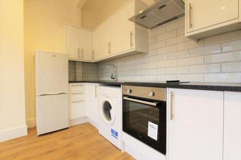 2 bedroom flat to rent, Vale Road, Haringey, London, N4