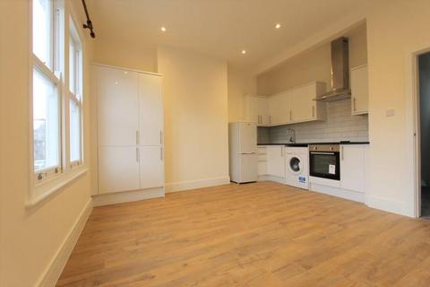 2 bedroom flat to rent, Vale Road, Haringey, London, N4