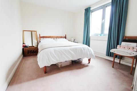 1 bedroom flat for sale, The Roundway, Tottenham , London, N17