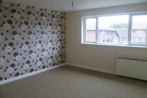 2 bedroom flat to rent, Three Horseshoes Walk, Warminster