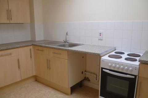 2 bedroom flat to rent, Three Horseshoes Walk, Warminster