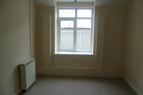 2 bedroom flat to rent, Three Horseshoes Walk, Warminster