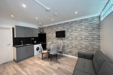 2 bedroom apartment to rent, Finchley Road, London, NW3