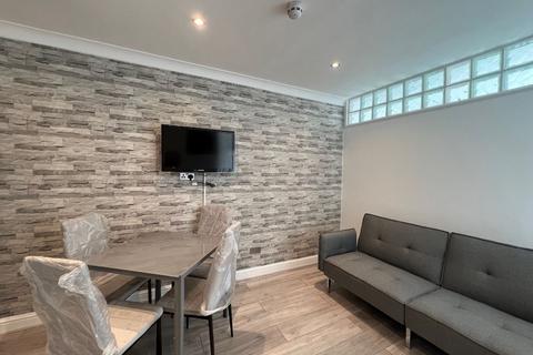 2 bedroom apartment to rent, Finchley Road, London, NW3