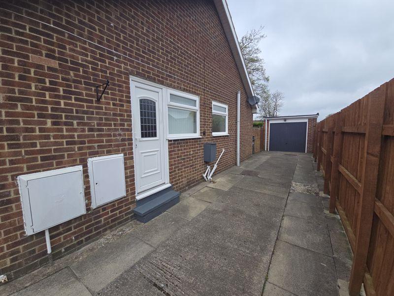 Driveway/Garage