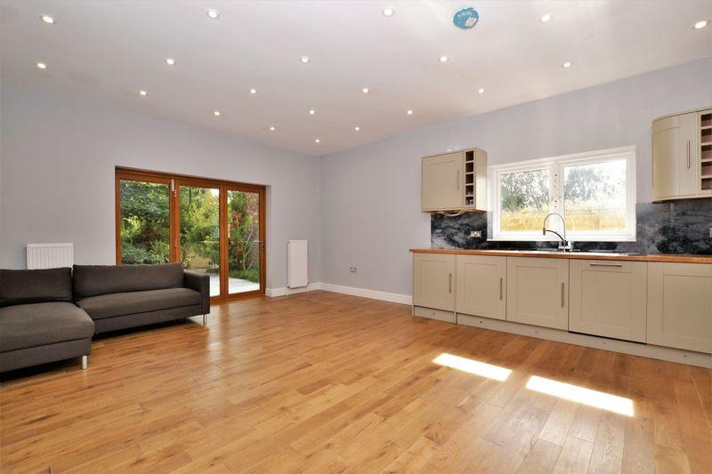 Apartment in Wimbledon - View 3