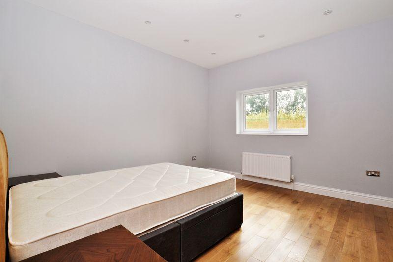 Apartment in Wimbledon - More