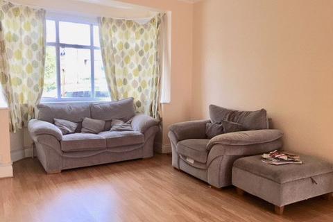 3 bedroom terraced house to rent, Cavendish Road, Chingford, London E4