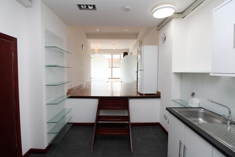 Studio to rent, High Street, Penge, SE20