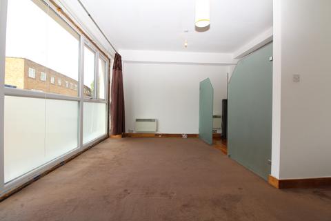 Studio to rent, High Street, Penge, SE20